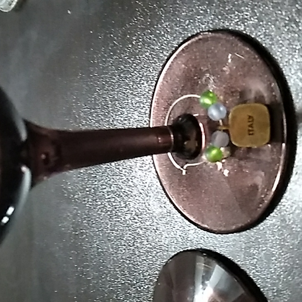 2 Purple wine glasses - Picture 2 of 3
